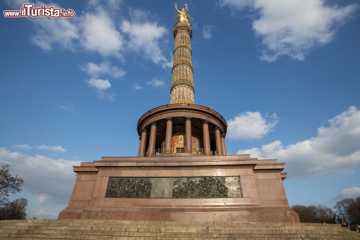 Immagine La cosiddetta Siegessaule, ovvero la Colonna della Vittoria a Berlino, è uno dei simboli della capitale tedesca - © Tobias Arhelger / Shutterstock.com