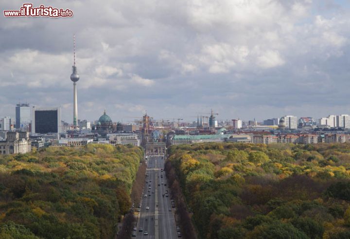 Immagine Il panorama che si gode dalla cima della colonna Siegessaeule di Berlino - © gary yim / Shutterstock.com