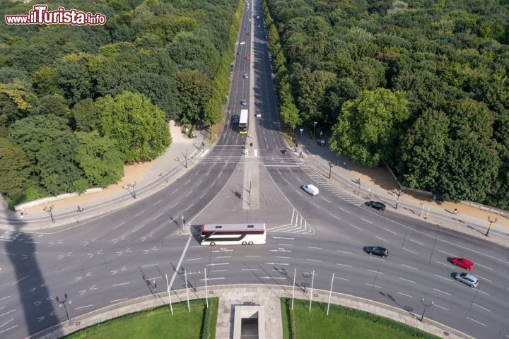 Immagine Una foto dal punto di osservazione panoramico posto dalla cima della Colonna della Vittoria a Berlino - © SP-Photo / Shutterstock.com