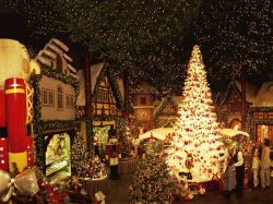 Un dettaglio del Villaggio di Natale, il più ...