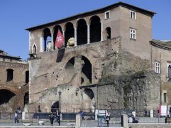 Casa dei Cavalieri di Rodi a Roma la terrazza con il panorama sui Fori romani - © pippa west / Shutterstock.com