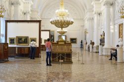 La Sala Bianca si trova all'interno del grande Palazzo d'Inverno, uno degli edifici dell'Ermitage a  San Pietroburgo - © Popova Valeriya / Shutterstock.com 
