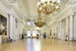 La Sala del Feldmaresciallo nel Palazzo d'Inverno a San Pietroburgo - © Popova Valeriya / Shutterstock.com 