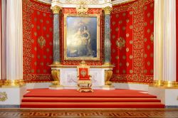 La Sala del Trono nel Palazzo d'Inverno a San Pietroburgo - © Popova Valeriya / Shutterstock.com 