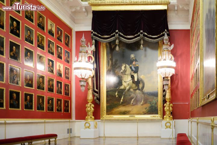 Immagine Visita al Palazzo d'Inverno: il colossale edifico è parte del Museo dell'Ermitage di San Pietroburgo - © Popova Valeriya / Shutterstock.com