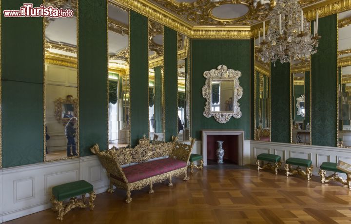 Immagine Interno del Castello di Charlottenburg a Berlino. Qui sono ospitate diverse collezioni d'arte, tra cui un'importantissima collezione di pittura francese settecentesca nonché numerose stanze con arredi originali dell'epoca - foto © posztos / Shutterstock.com