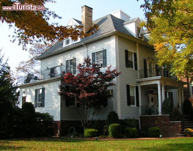 Immagine La casa del Doctor Ullo, una delle dimore tipiche di Dyker Heights - © wipidedia.org