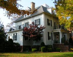 La casa del Doctor Ullo, una delle dimore tipiche di Dyker Heights - © wipidedia.org