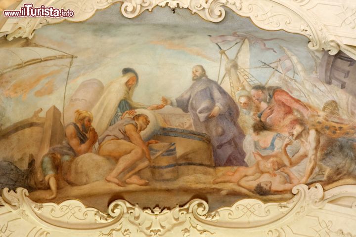 Immagine Affresco sulla vita di San Benedetto: siamo nella chiesa di San Nicola Praga - © Angelina Dimitrova / Shutterstock.com