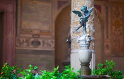 Particolare della coorte interna di Palazzo Vecchio a Firenze - © Yevgen Belich / Shutterstock.com 