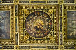 Dettaglio del soffitto ligneo del Salone dei Cinquecento a Palazzo Vecchio. Sono ben i 39 pannelli che coprono gli oltre 1000 metri quadrati di superfice. Sono opera del Vasari e della sua scuola ...