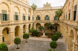 Il giardino del Nettuno all'interno del Palazzo del Gran Maestro a La Valletta - © Michal Szymanski / Shutterstock.com 
