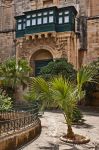 Il giardino del Neptune's Courtyard del Palazzo del Gran Maestro a La Valletta: qui si trova l'ufficio del Presidente di Malta e il parlamento isolano - © Khirman Vladimir ...