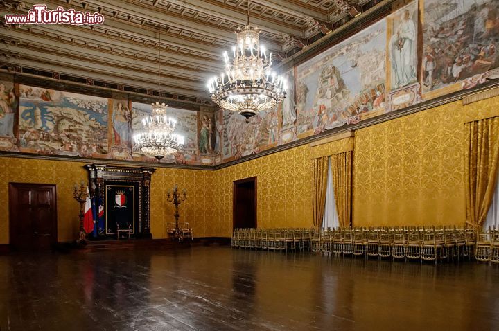 Immagine La grande Sala del Trono che si ammira durante la visita al Palazzo del Grande Maestro de La Valletta a Malta - © Marie-Lan Nguyen / Wikimedia Commons