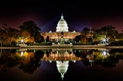 Fotografia notturna di Capitol Hill e il Campidoglio a Washington - Una bella immagine della Capitol Hill, al limite orientale del National Mall, l'ampio viale monumentale di Washington ...