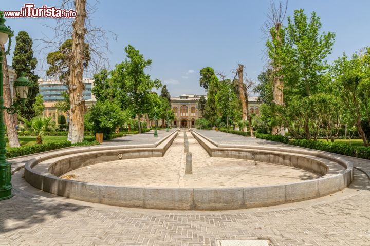Immagine Il giardino del Palazzo Golestan in centro a Tehran - © OPIS Zagreb / Shutterstock.com