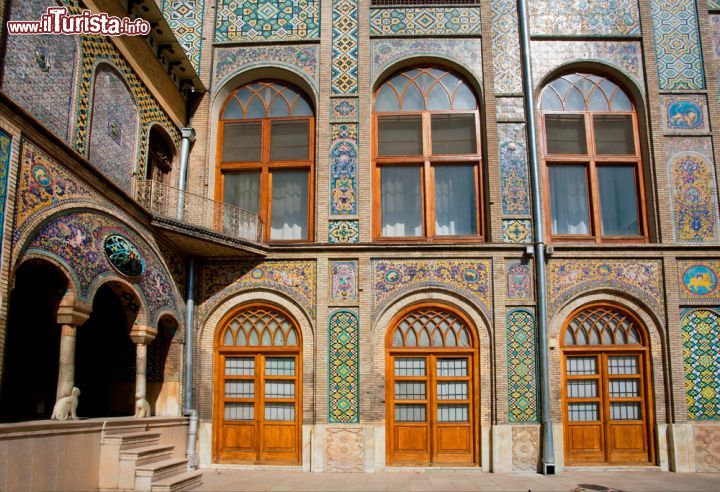 Immagine Le pregiate rifiniture del Palazzo reale Golestan di Tehran - © Radiokafka / Shutterstock.com