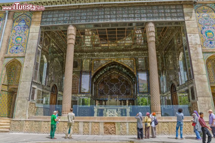 Immagine Il trono reale in marmo al Golestan Palace di Tehran - © OPIS Zagreb / Shutterstock.com