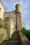 La scalinata delle mura del castello di Toompea a Tallin - © JPF  / Shutterstock.com