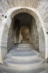 Ingresso al Castello di Tallin, che si erge sulla collina di Toompea - © gumbao / Shutterstock.com