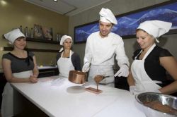 Lezione di cucina durante il tour guidato nel museo della Cioccolata di Colonia - © Museo della Cioccolata Imhoff