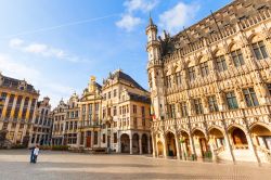 La visita alla mattina presto della Grand Place di Bruxelles, il cuore pulsante della capitale del Belgio - © Christian Mueller / Shutterstock.com 