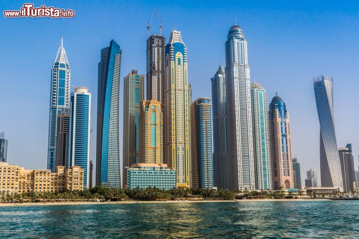 Immagine L'impressionante skyline di Dubai Marina. fotografata dal mare - © S-F / Shutterstock.com