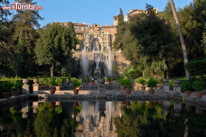 Immagine Giochi d'acqua a Villa d Este Fontana del Nettuno - © Gianluca Rasile / Shutterstock.com