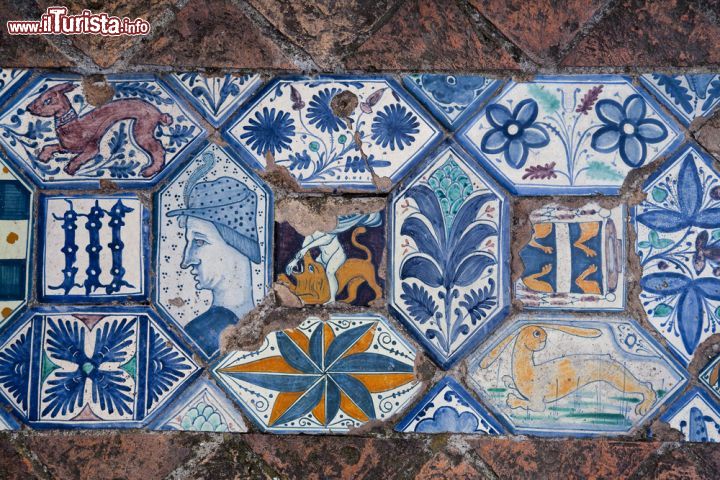 Immagine Pavimento in ceramica all'interno di Villa d'Este a Tivoli - © Alexander A.Trofimov / Shutterstock.com