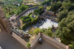 Vista dall'alto del giardino e la fontana ...