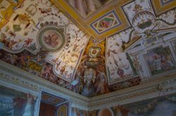 Grottesche nei soffitti di Villa d'Este a Tivoli - © slalomgigante / Shutterstock.com 