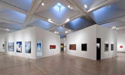 Interno del museo con i grandi spazi espositivi del Moderna Museet di Stoccolma