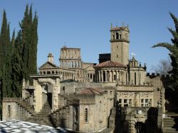 La Scarzuola è la costruzione surreale progettata da Tomaso Buzzi, architetto, artista e uomo di cultura tra i più importanti del '900. Sorge a Montegiove, nel comune di Montegabbione ...