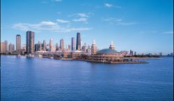 Lago Michigan e complesso del Navy Pier di Chicago