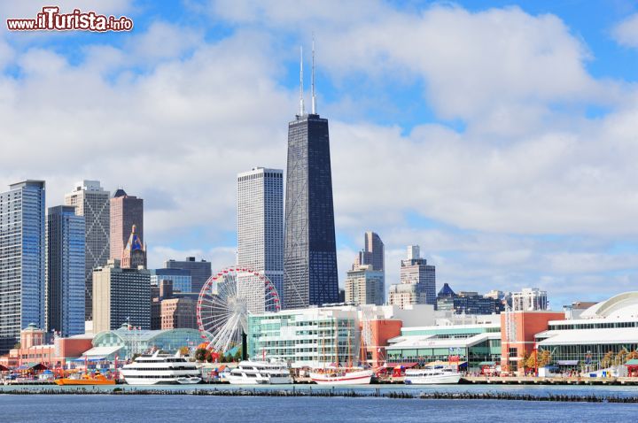Immagine La Skyline di Chicago e il colorato molo del Navy Pier - © Songquan Deng / Shutterstock.com