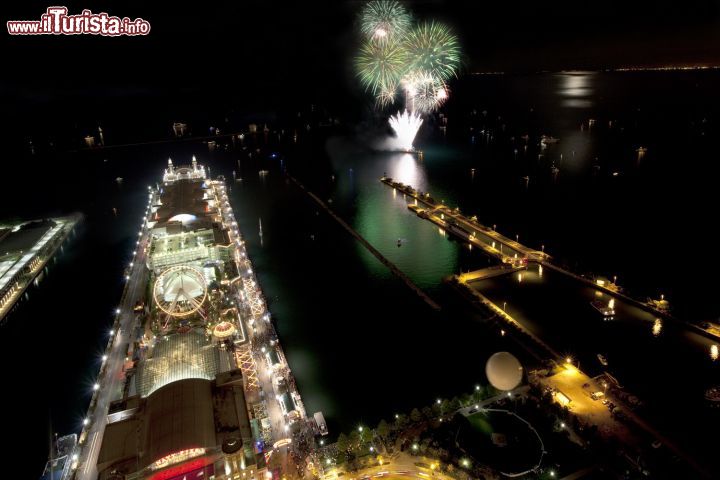 Immagine Vista aerea notturna del Navy Pier di Chicago