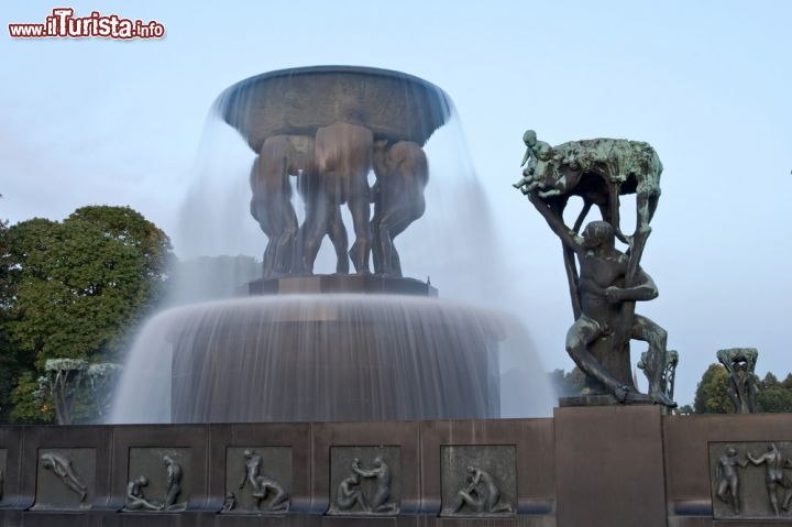 Immagine Foto a lunga esposizione della Fontana di Gustav Vigeland - © Patrick Wang / Shutterstock.com