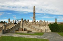 La terrazza del Monolite: la visita del Parco Vigeland si conclude con la salita al grande monolite, un obelisco di corpi  umani, una groviglio impressionante di umanità che be sintetizza ...