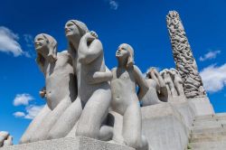 Il Monolite (The Monolith) il punto più alto del parco Vigeland, l'attrazione turistica più conosciuta della ‪‎Norvegia‬. - © Alexander A.Trofimov / Shutterstock.com ...