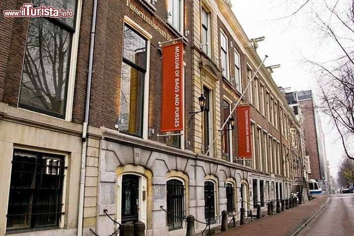 Immagine L'edificio UNESCO che ospita il museo delle borse in centro ad Amsterdam