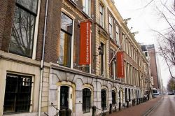 L'edificio UNESCO che ospita il museo delle borse in centro ad Amsterdam