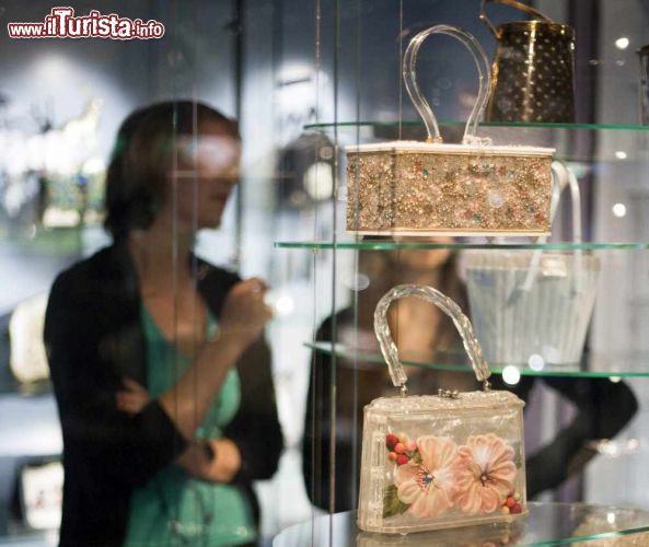 Immagine Alcune delle storiche borsette esposte al Tassen Museum di Amsterdam, il più grande museo di boerde da donna al mondo