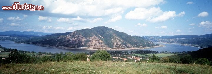 L'ansa del fiume Danubio a Domos
