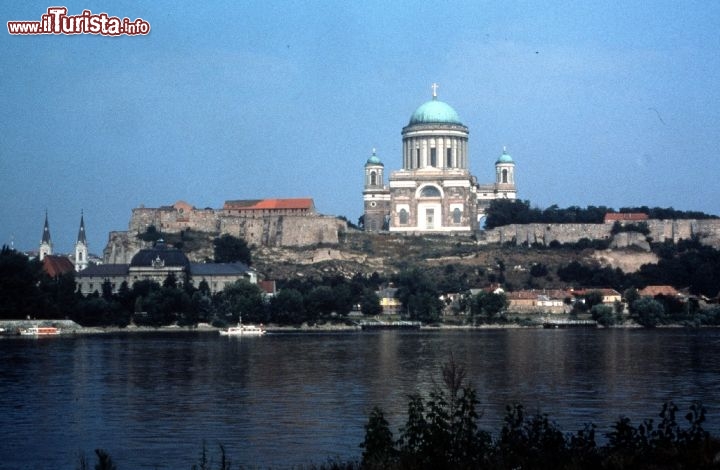 Esztergom sul fiume Danubio