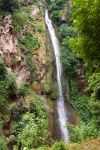 La grande cascata del fiume Aniene a Tivoli, nel cuore del parco di VIlla Gregoriana - © KKulikov / Shutterstock.com