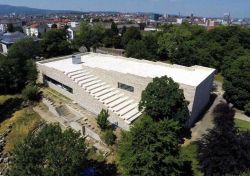 Vista dall'alto della struttura del Grimmwelt di Kassel: è fornito di terrazza panoramica da cui si può ammirare il panorama della città