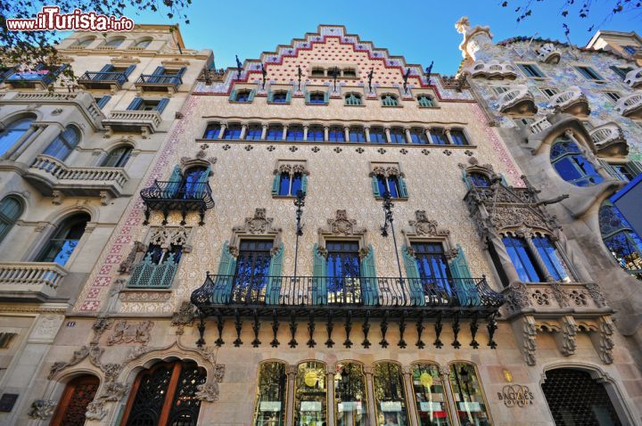 Immagine La spettacolare facciata di casa Amatller a Barcellona Spagna - © Arseniy Krasnevsky / Shutterstock.com