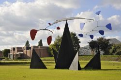 Una installazione nel parco del Museo Lam di Lille