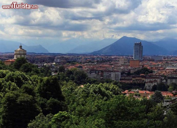 Immagine Il panorama di Torino fotografato da Villa della Regina - © MichaelTaylor / Shutterstock.com
