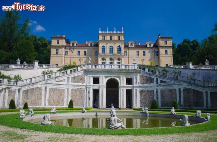 Immagine Ingresso Monumentale di Villa della Regina a Torino - © Stefano Cavoretto / Shutterstock.com